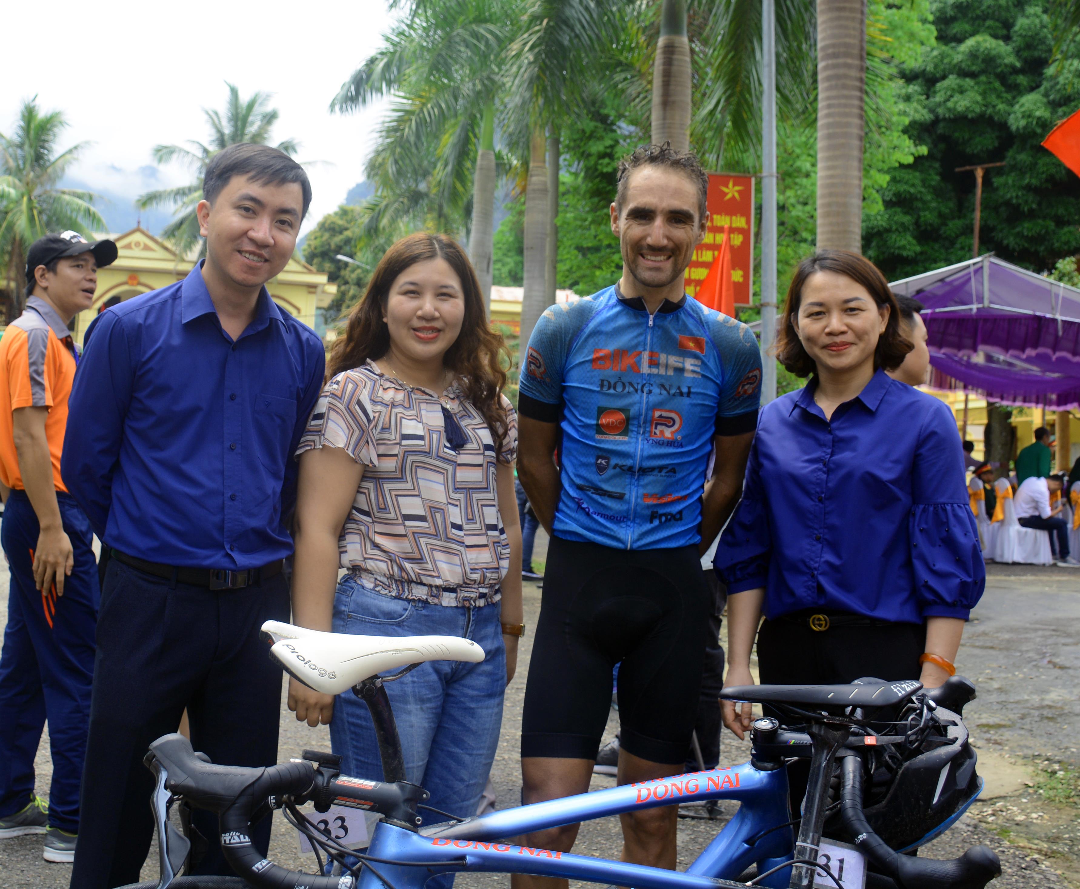 Chàng trai Pháp mê đua xe đạp Việt Nam